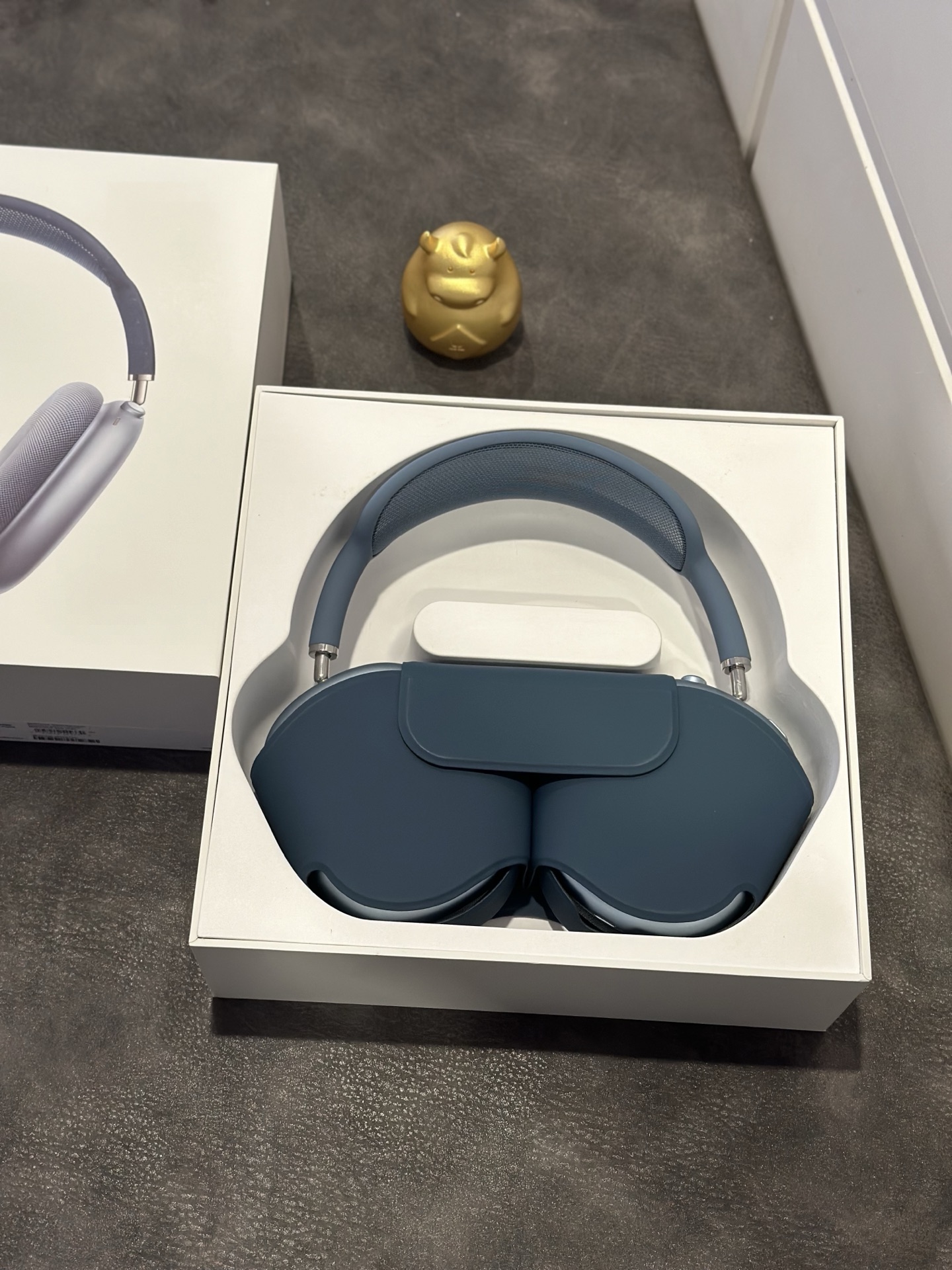 Apple AirPods Max 2 (USB-C) Over-Ear Headphones Replica -- Blue