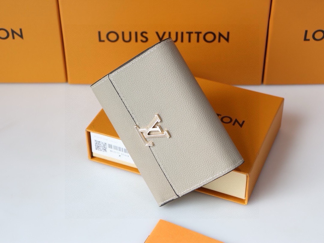 Louis Vuitton Capucines Small Wallet M62157 in Taurillon Leather view