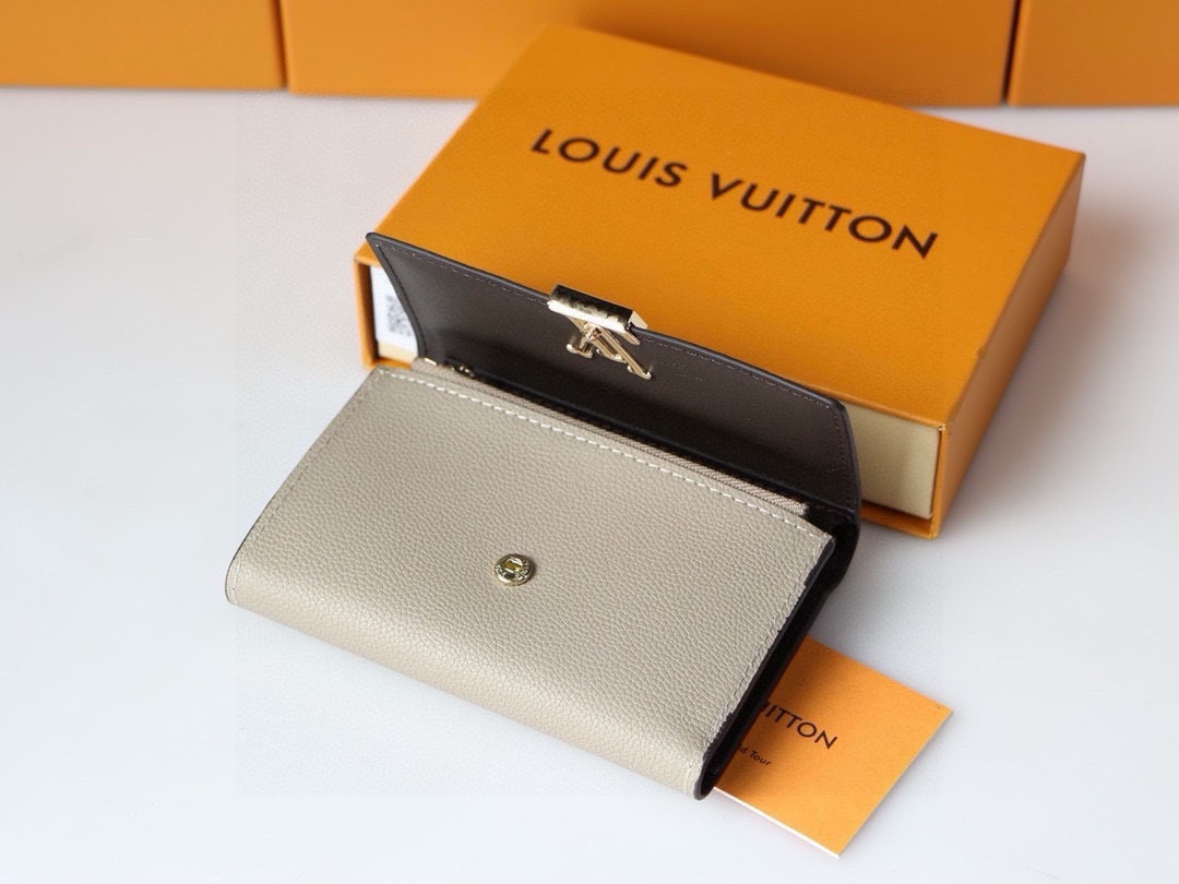 Louis Vuitton Capucines Small Wallet M62157 in Taurillon Leather view