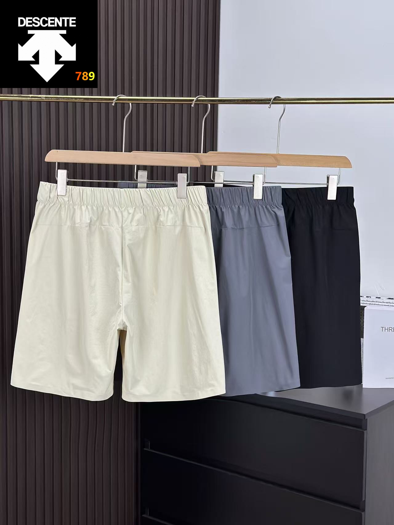 Descente SCHEMATECH Cool-Touch Quick-Dry Athletic Shorts view 2