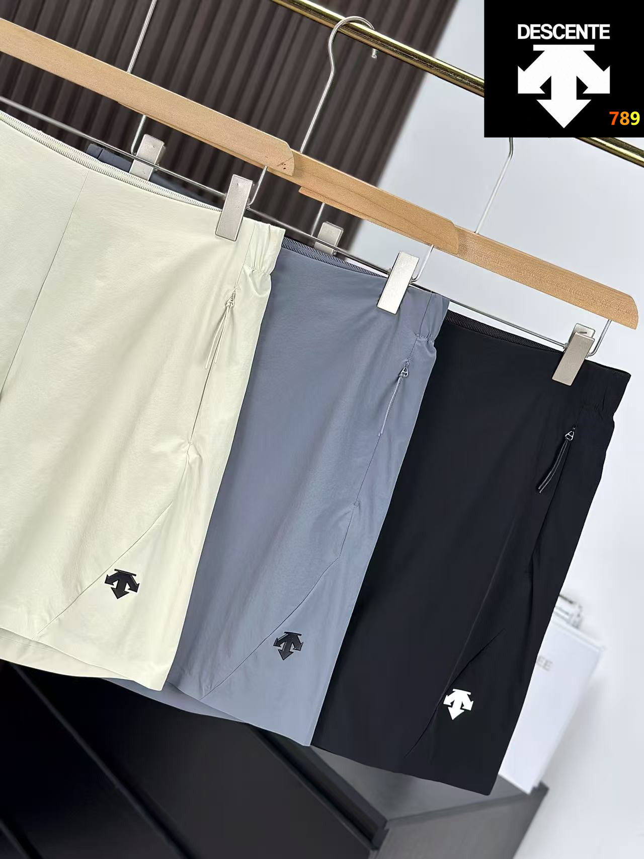 Descente SCHEMATECH Cool-Touch Quick-Dry Athletic Shorts view 3