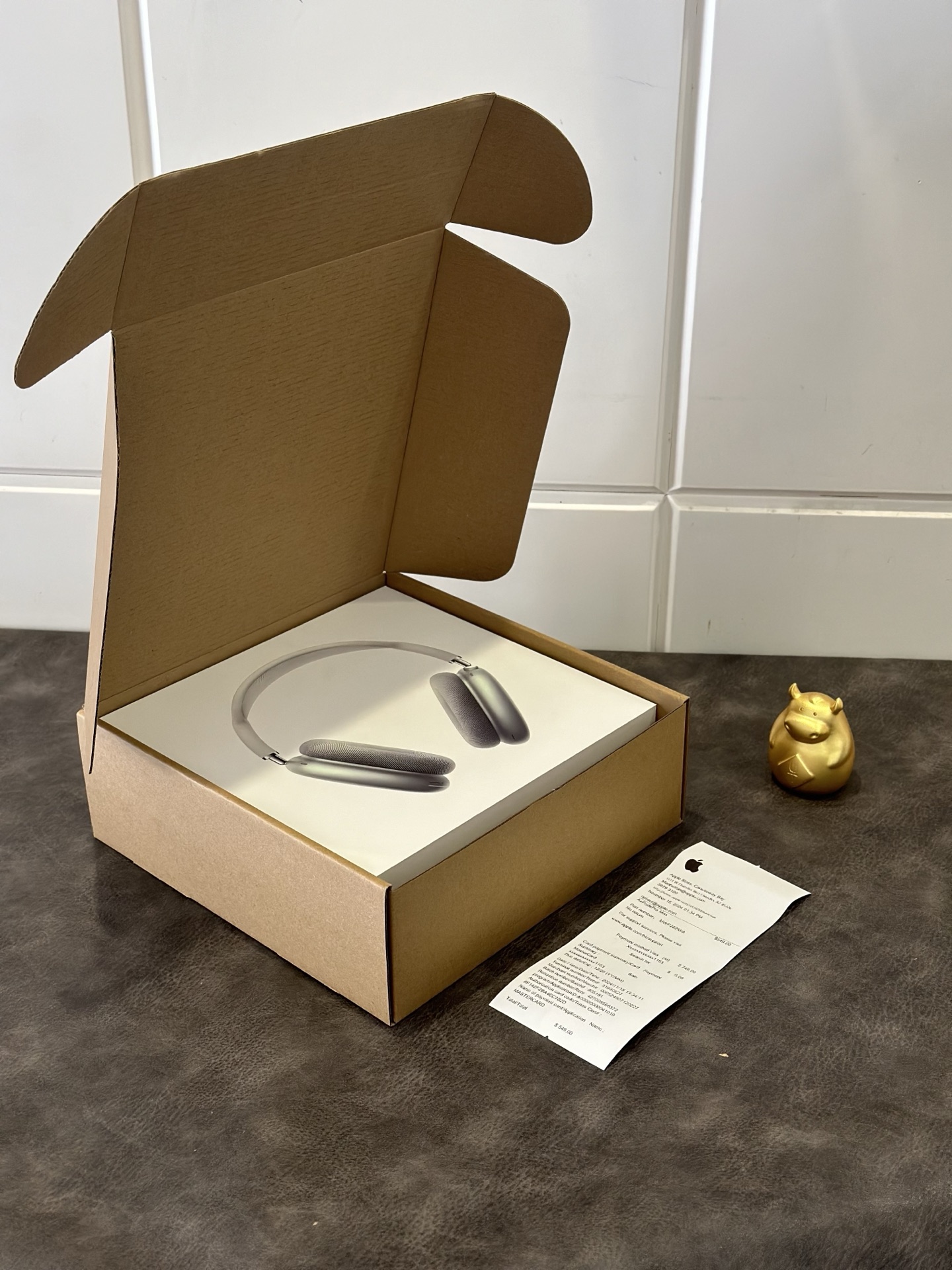 Apple AirPods Max — Poizon (ln) Edition with Poizon Box view