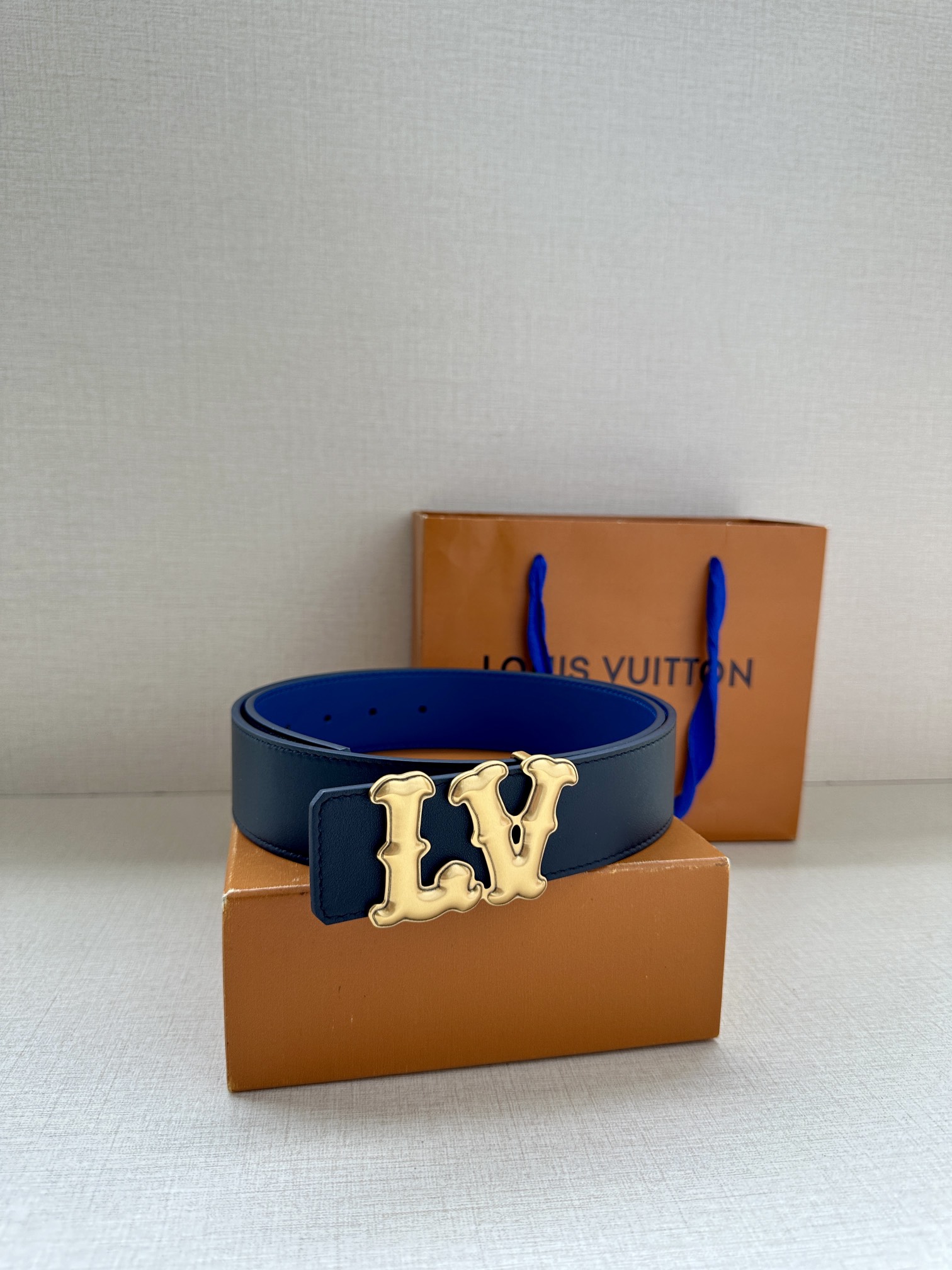 Louis Vuitton Ranch Reversible 40mm Belt in Cowhide with Aged-Gold Western Buckle view