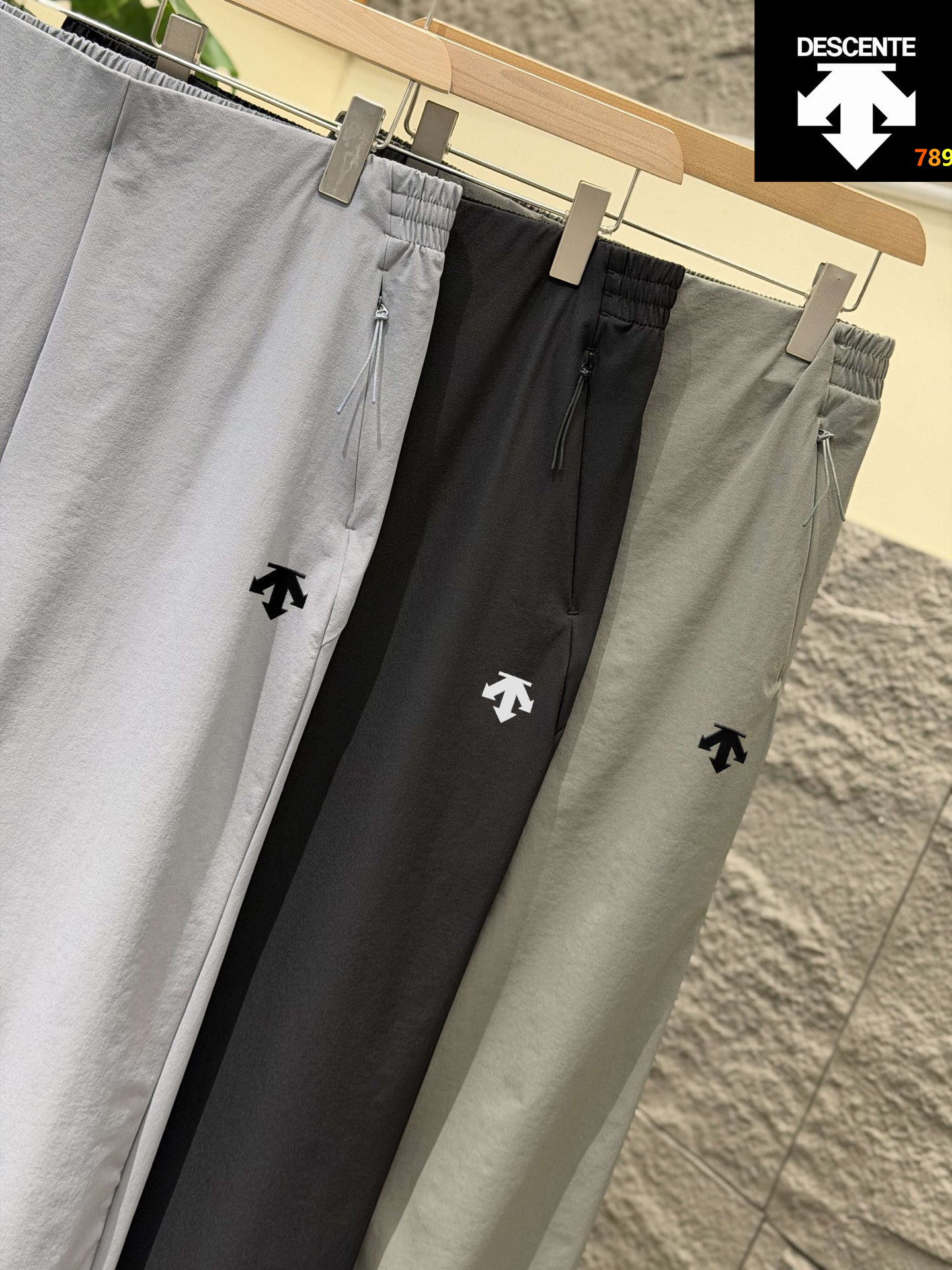 Descente High-Performance Nylon Stretch Casual Pants view 2