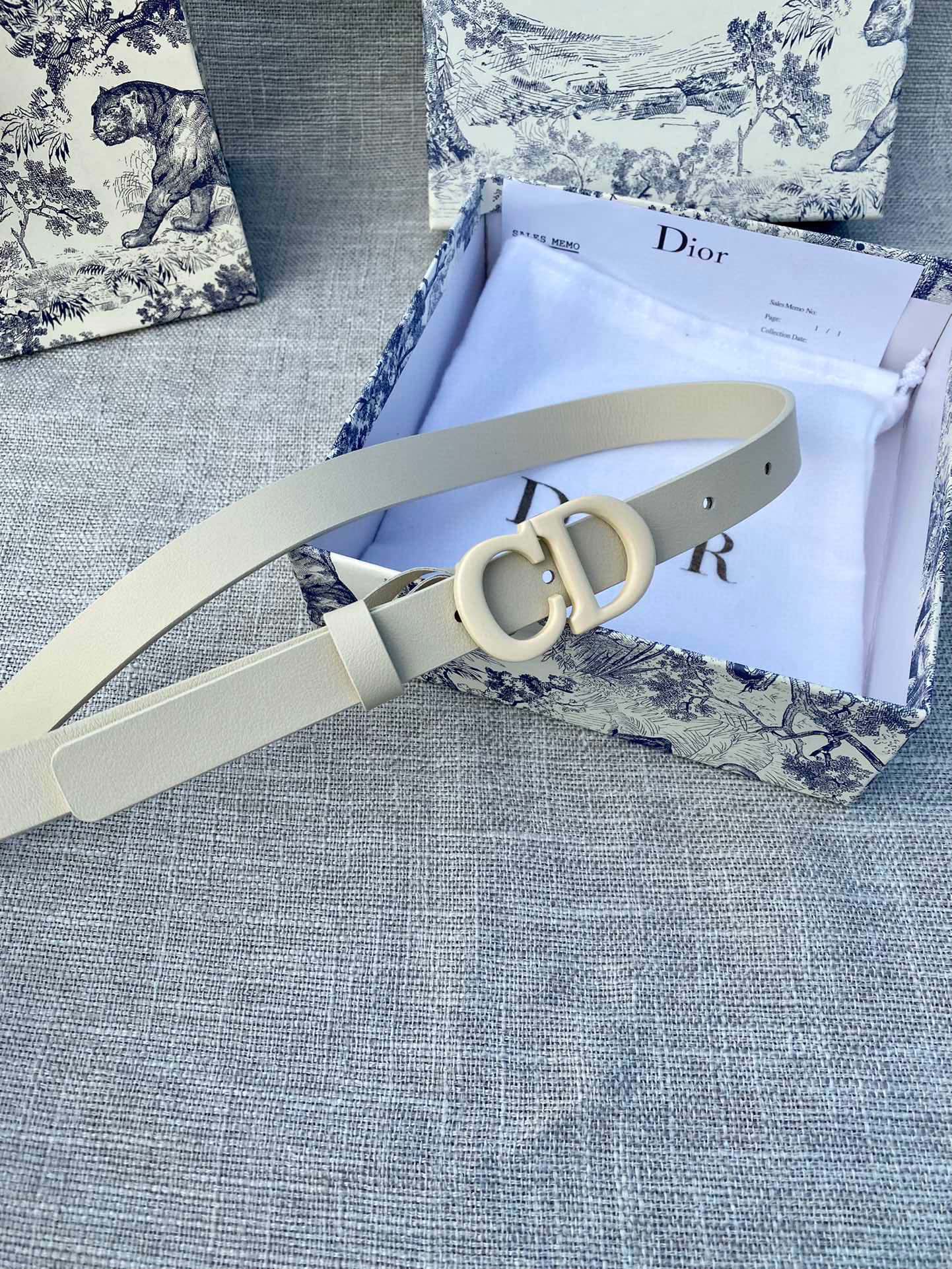 Dior Saddle 2.0 cm Slim Double-Sided Calfskin Belt (Second Variant) view