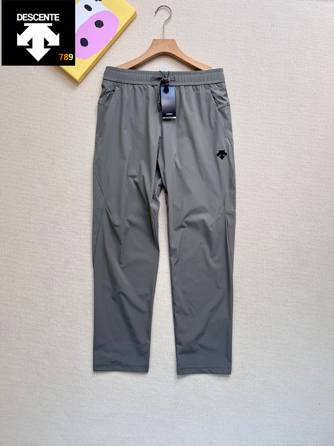 Descente SS26 70D Nylon Grid-Weave Lightweight Casual Pants -- Men's view 3
