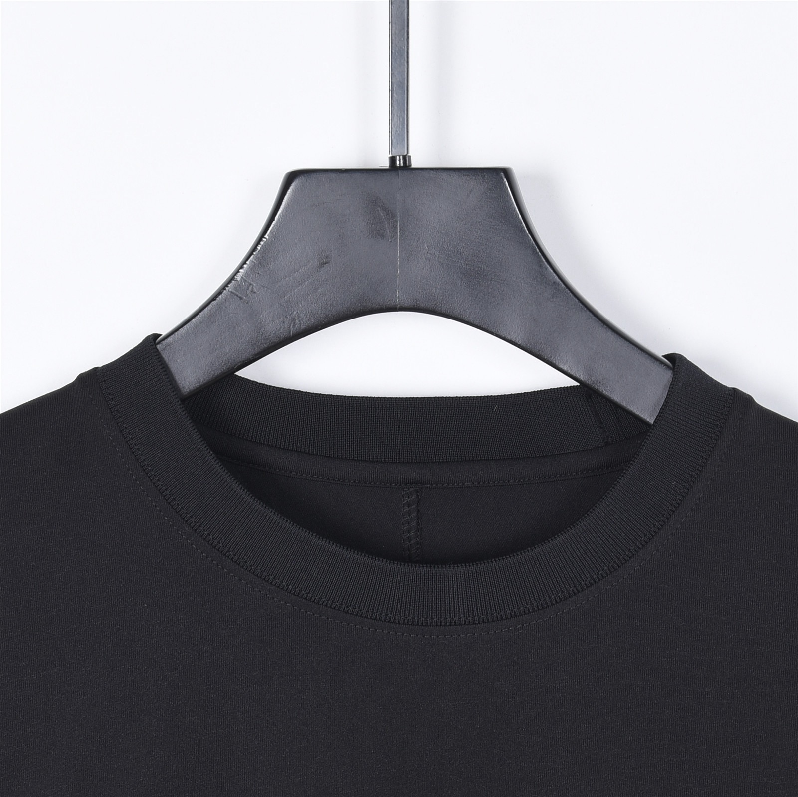 Descente SECO Antibacterial Long-Sleeve UV-Protection Crewneck Top -- Men's view 3