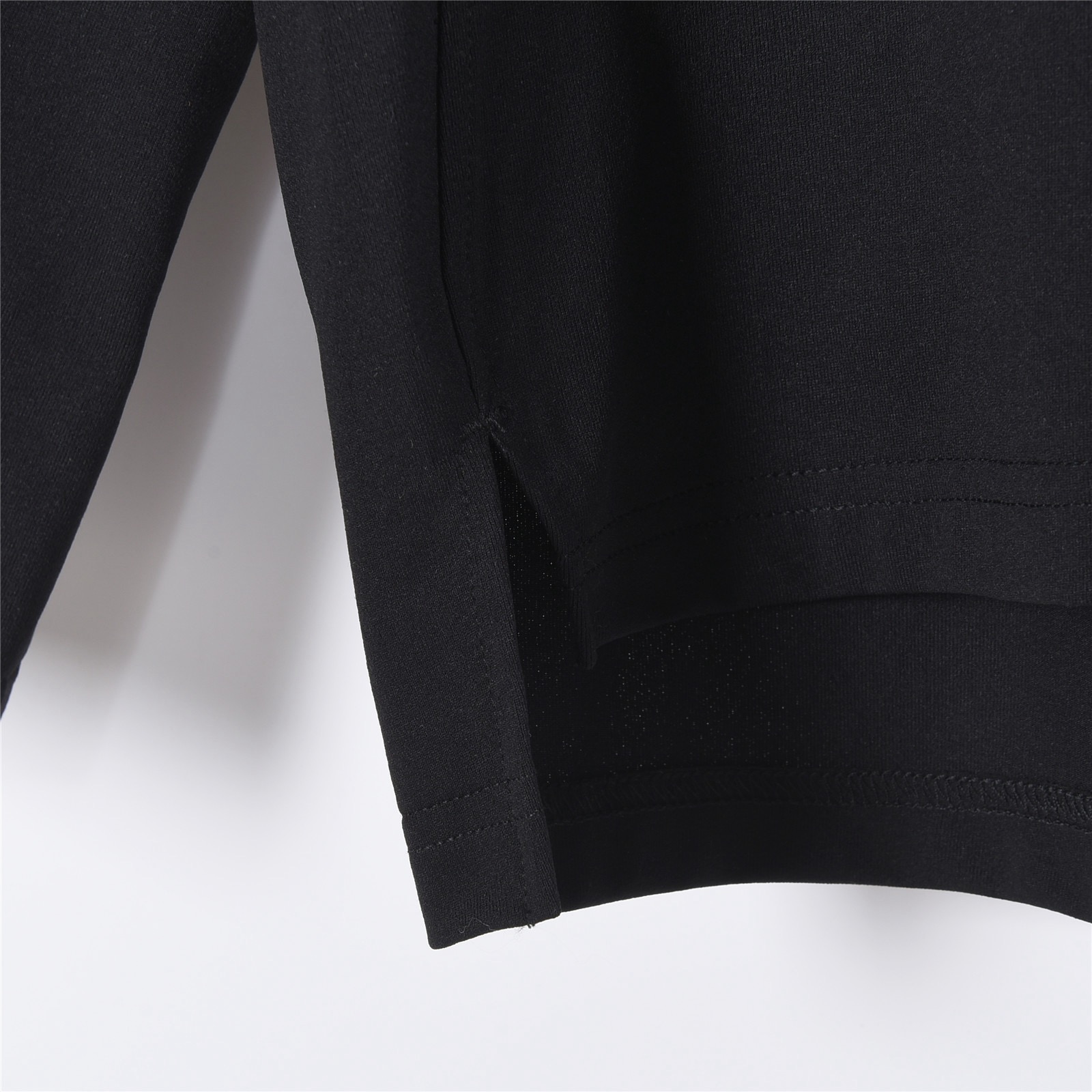 Descente SECO Antibacterial Long-Sleeve UV-Protection Crewneck Top -- Men's view 5
