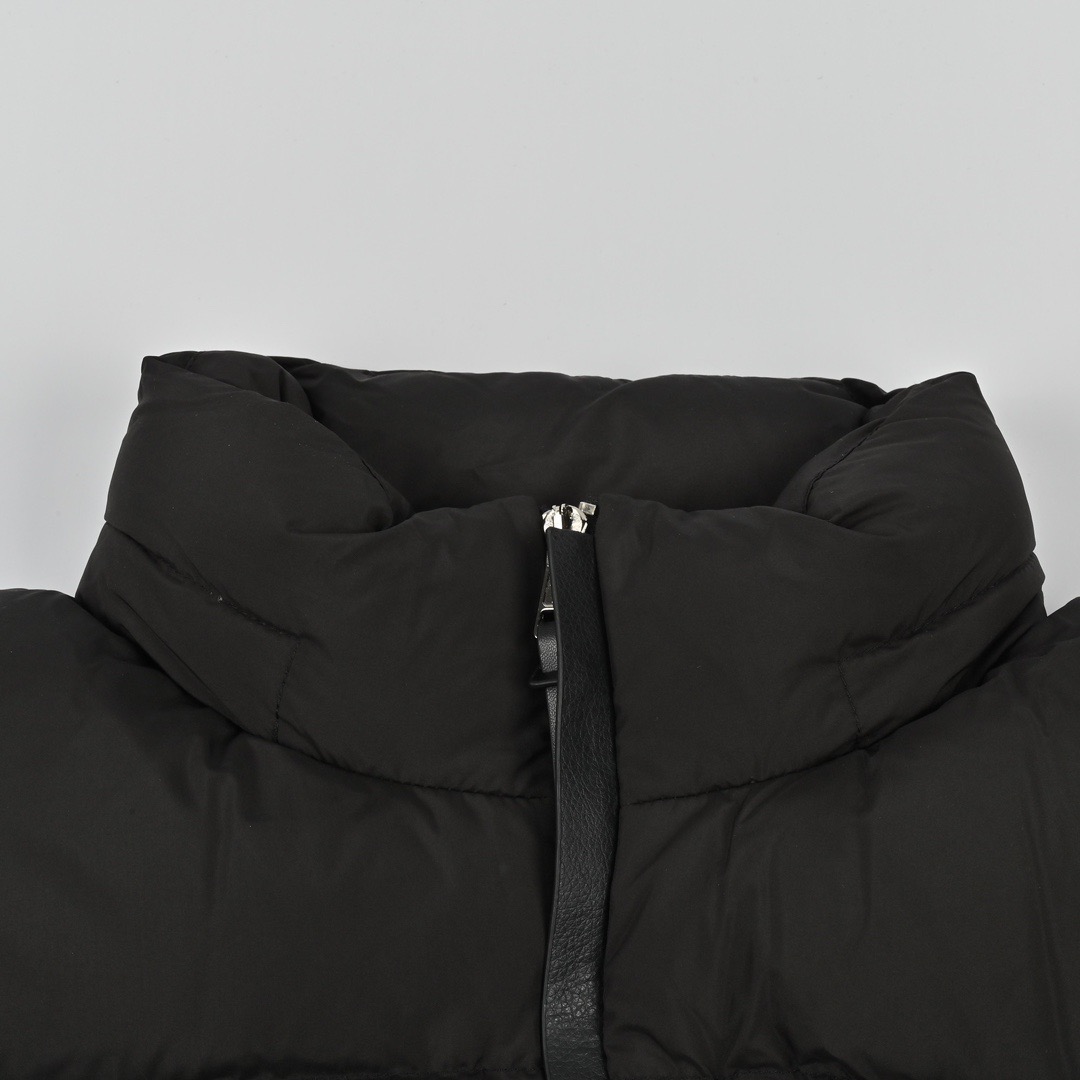 Moncler Besbre 23FW Leather-Zip Short Down Jacket view 4