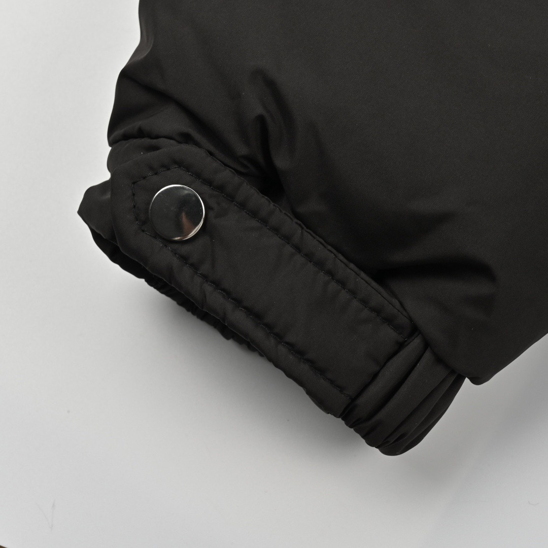 Moncler Besbre 23FW Leather-Zip Short Down Jacket view 6