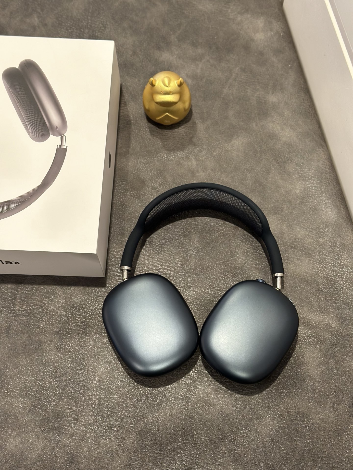 Apple AirPods Max 2 USB-C Over-Ear Headphones 1:1 Replica Midnight Black view