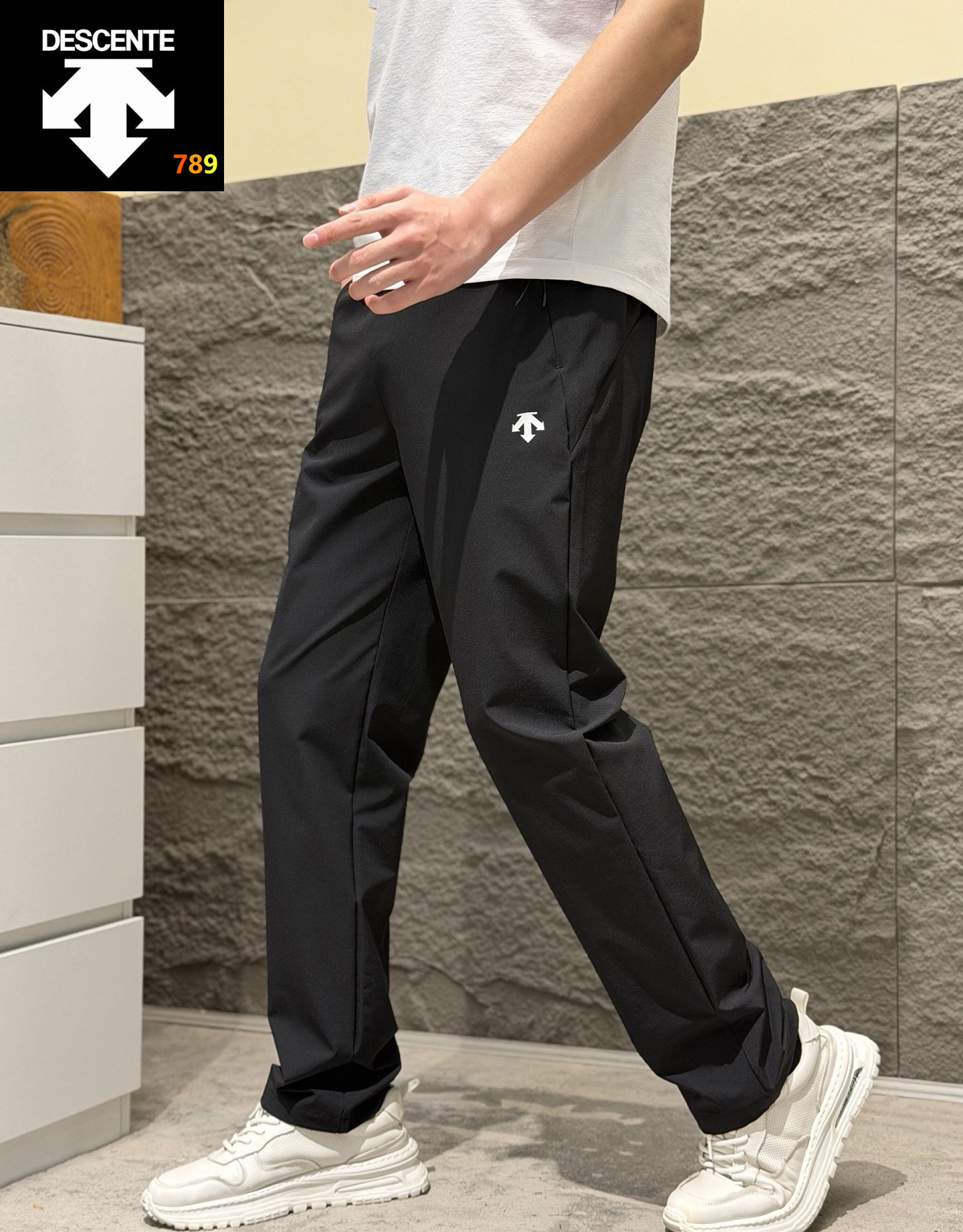 Descente Urban Hike Stretch Nylon Tapered Pants view 2
