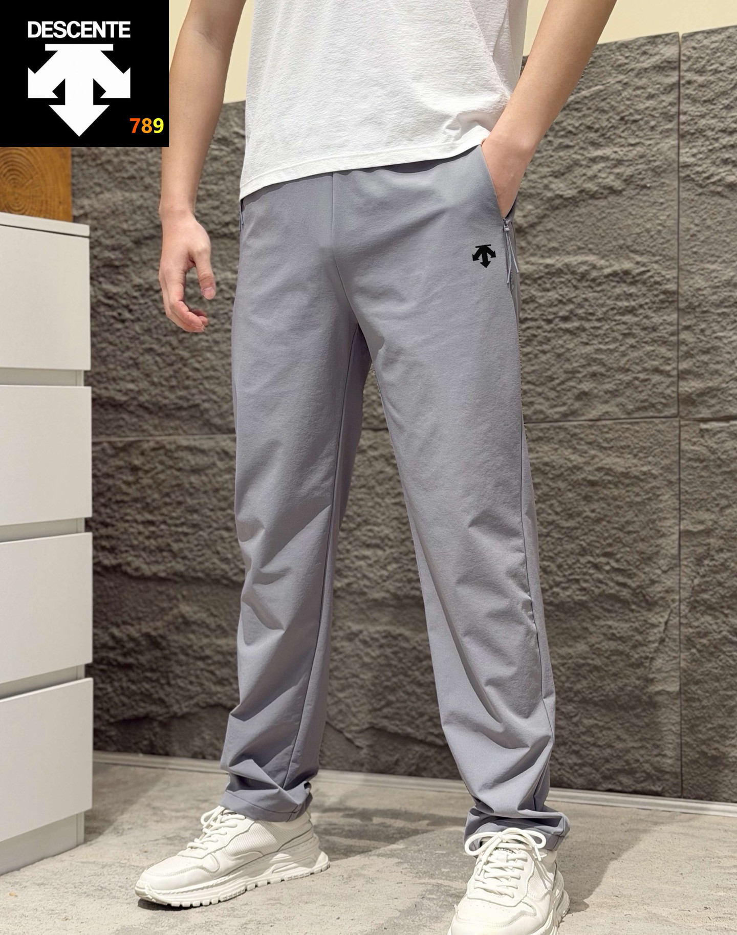 Descente Urban Hike Stretch Nylon Tapered Pants view 3