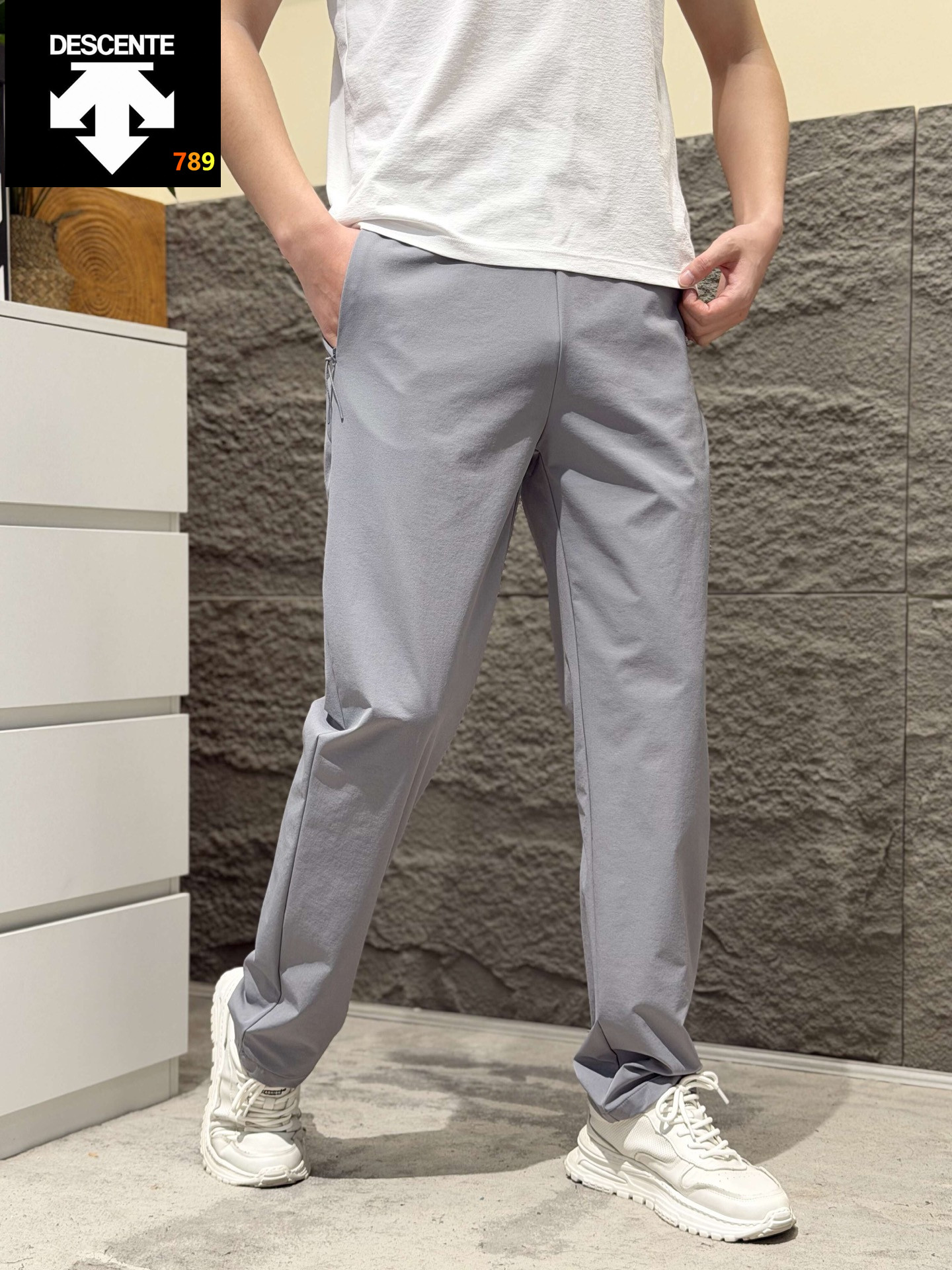 Descente Urban Hike Stretch Nylon Tapered Pants view 5