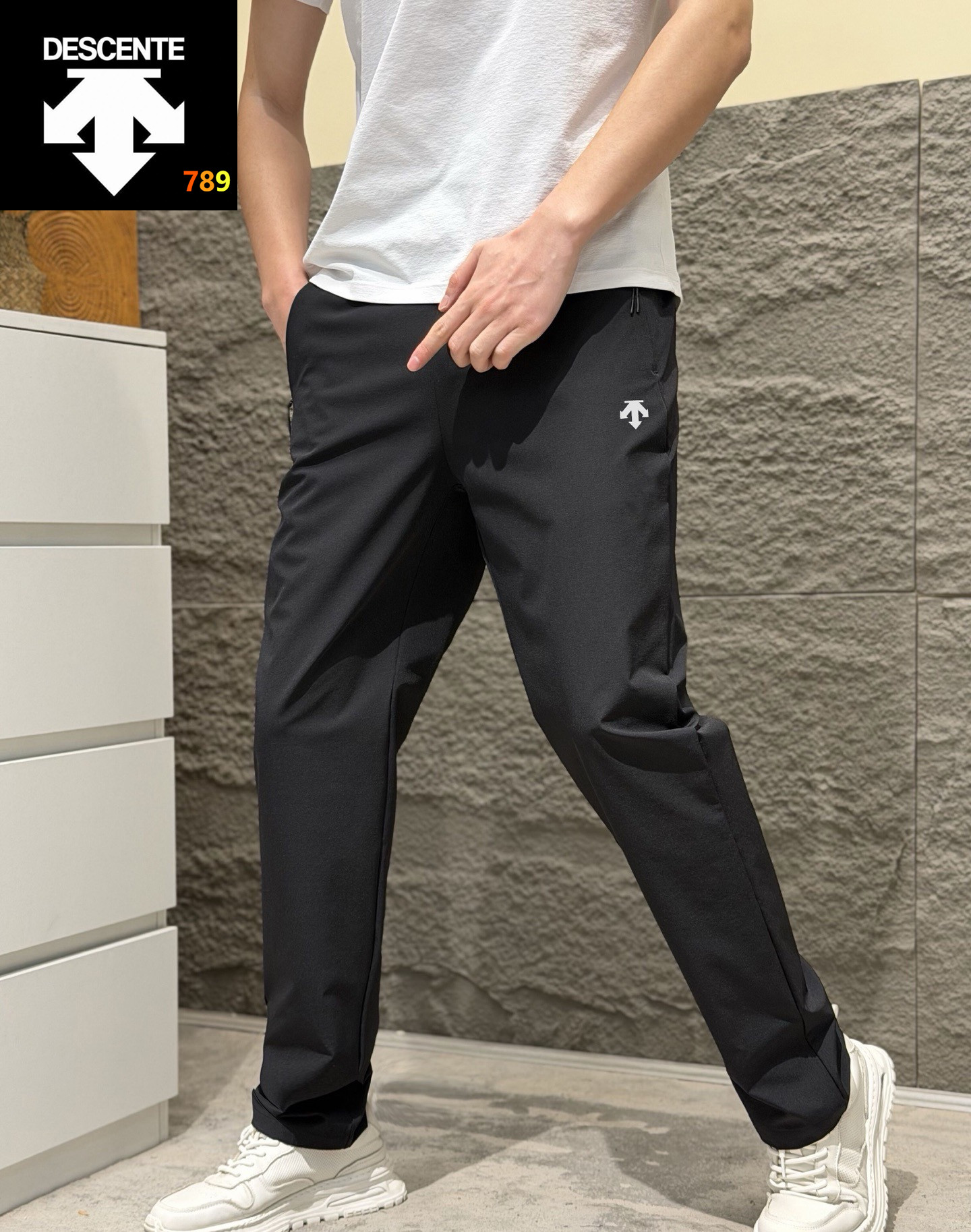 Descente Urban Hike Stretch Nylon Tapered Pants view 6