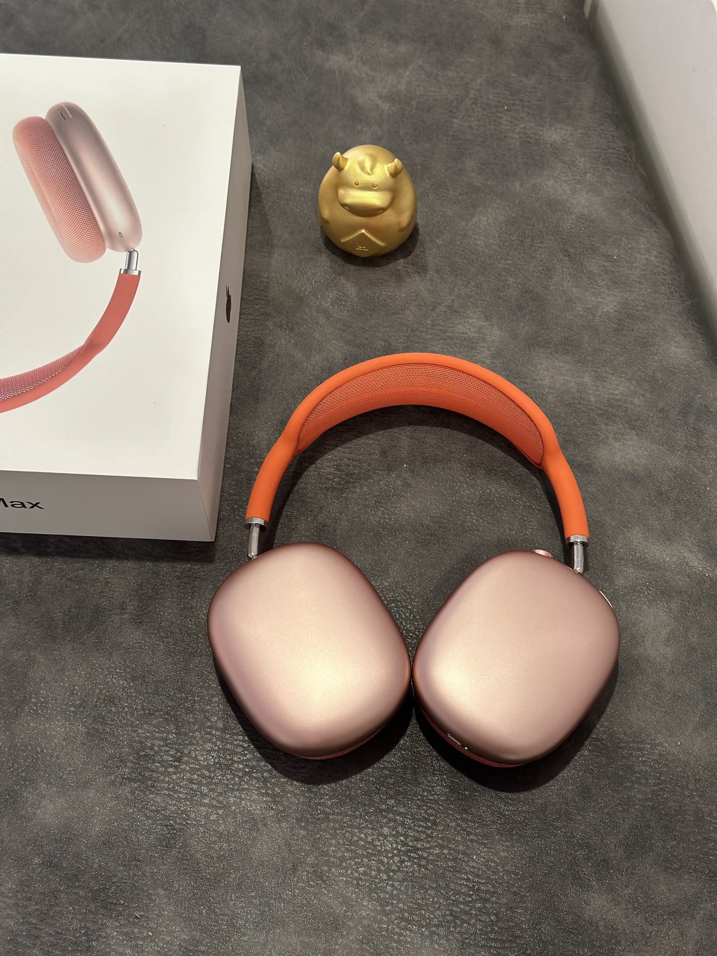 Apple AirPods Max 1st Gen Red 1:1 Replica Over-Ear Headphones (Lightning) view