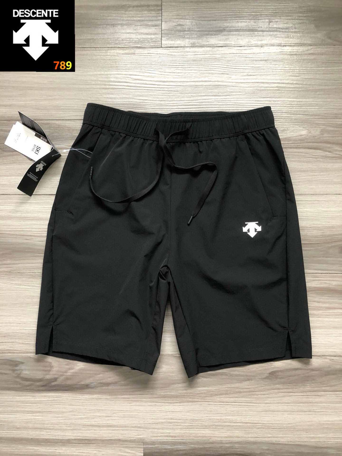 Descente 3D Logo Quick-Dry Athletic Shorts view 3