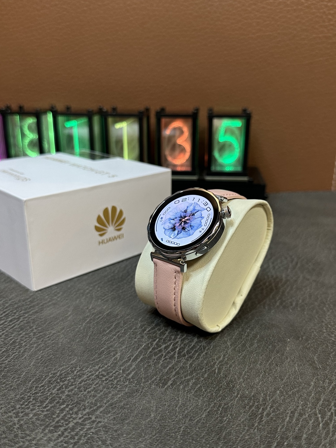Huawei Watch GT5 Mini Smartwatch -- 41 mm Women's Edition, Gold or Silver view 4