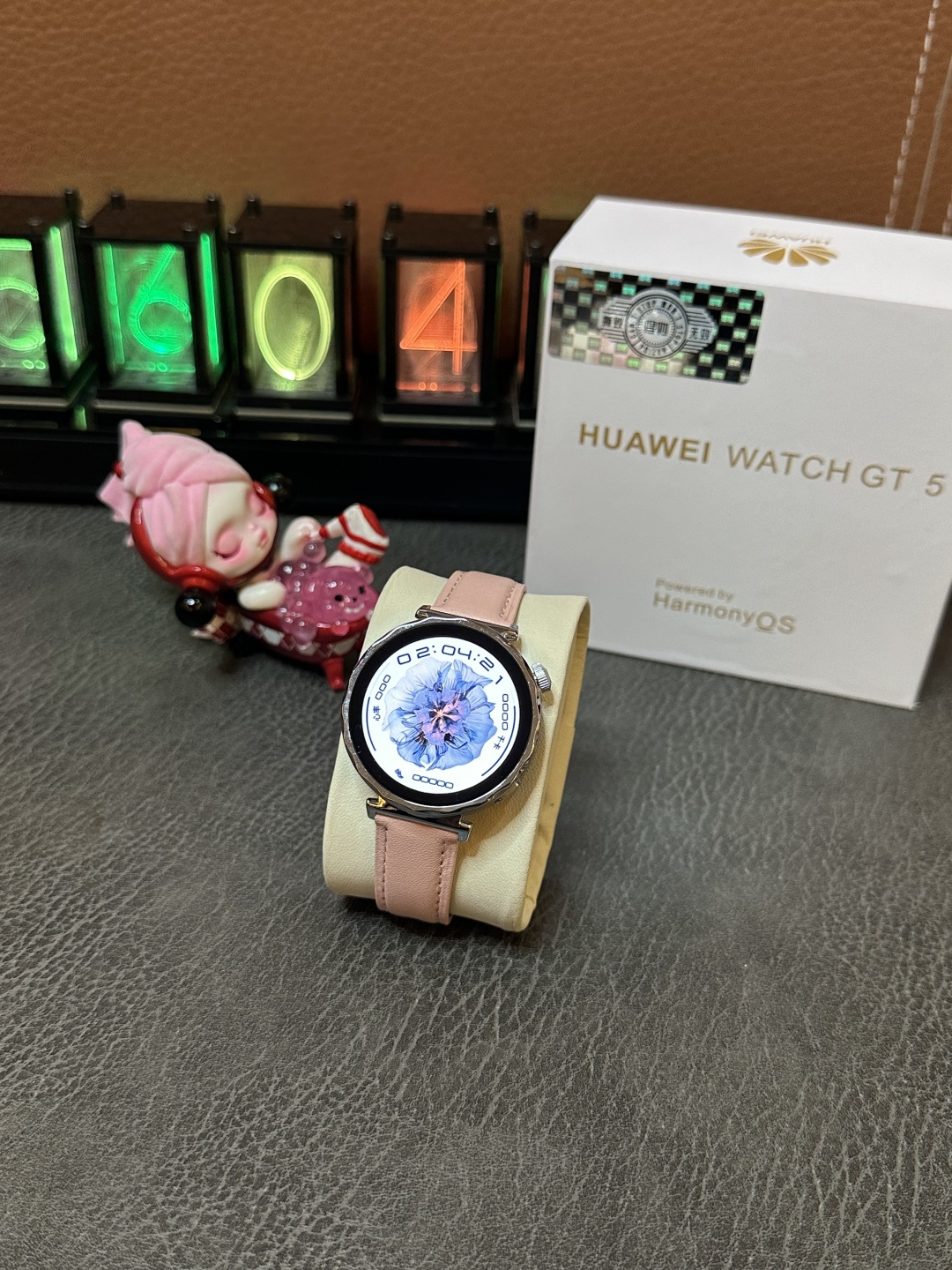 Huawei Watch GT5 Mini Smartwatch -- 41 mm Women's Edition, Gold or Silver view 5