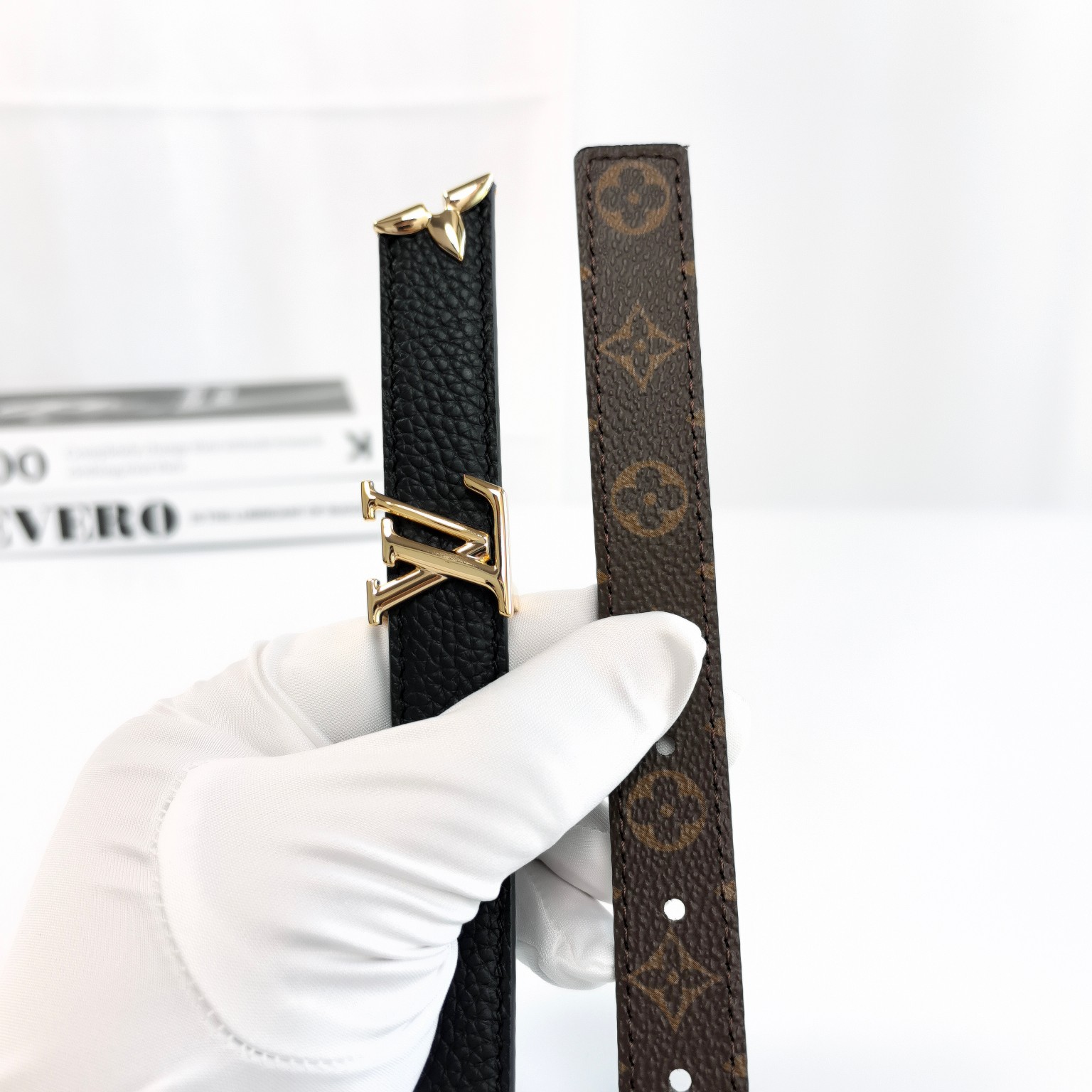 Louis Vuitton Iconic Reversible Belt 20 mm Women view 4