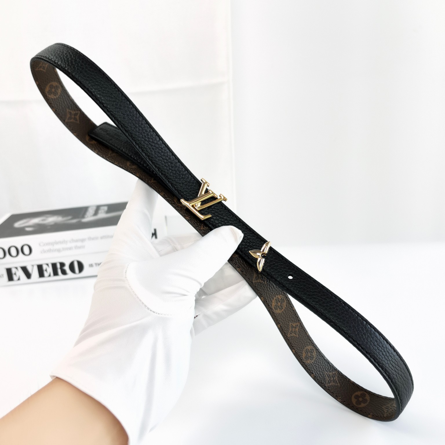 Louis Vuitton Iconic Reversible Belt 20 mm Women view 6