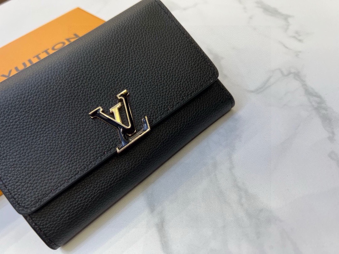 Louis Vuitton Capucines Small Compact Wallet M62157 13.5 x 9.5 cm view 2