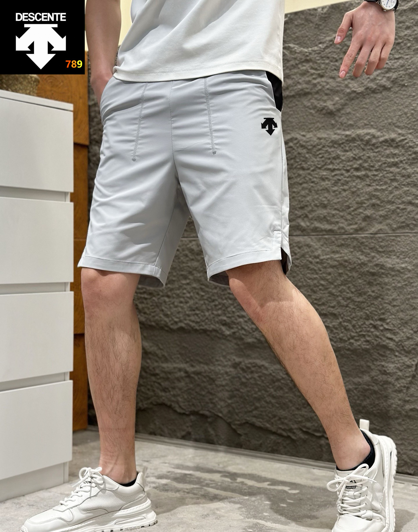 Descente Outdoor Running Quick-Dry Shorts view 2