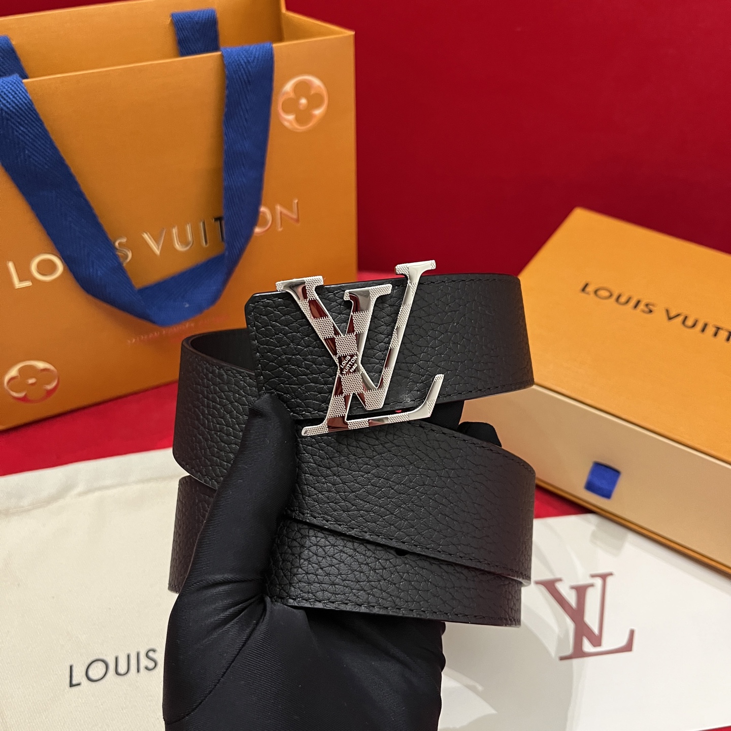 Louis Vuitton Men's Leather Belt 3.8 cm view 2