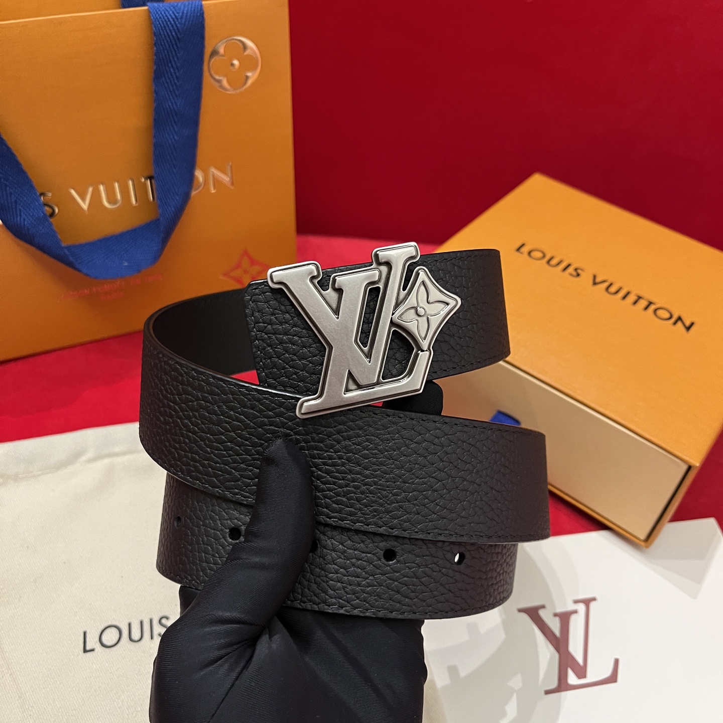 Louis Vuitton Men's Leather Belt 3.8 cm view 4