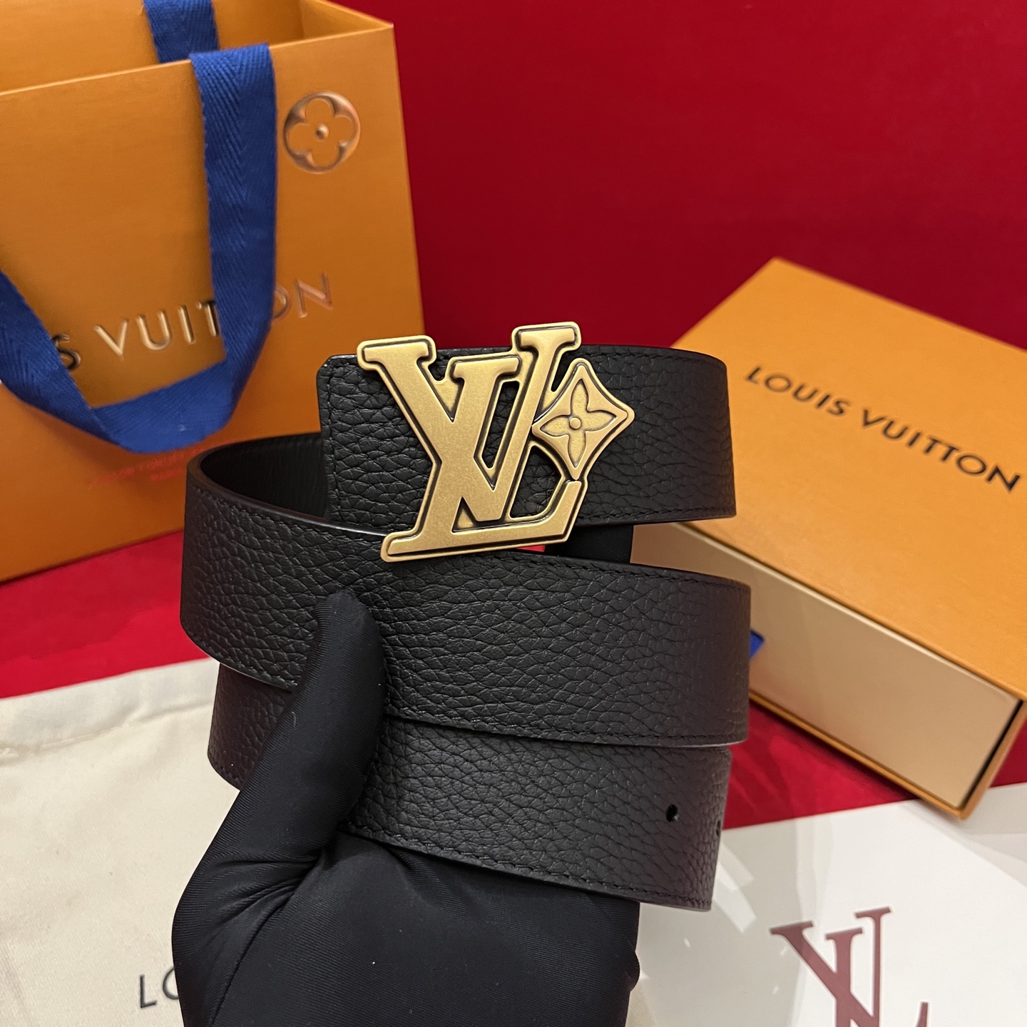 Louis Vuitton Men's Leather Belt 3.8 cm view 5