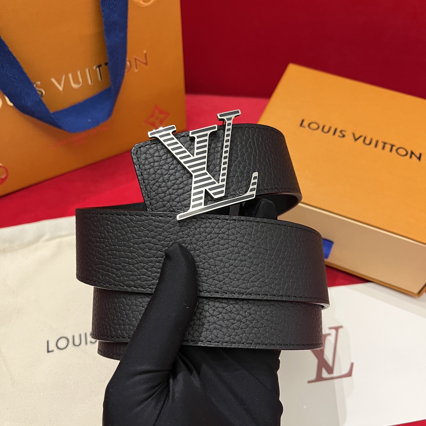 Louis Vuitton Men's Leather Belt 3.8 cm view 6