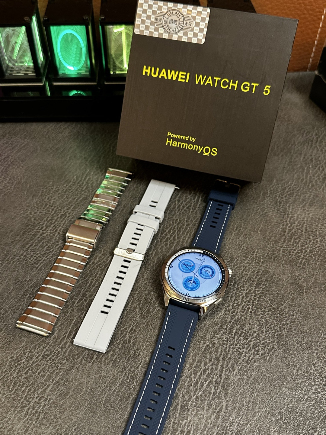 Huawei Watch GT5 46 mm Smartwatch -- Topaz Blue, Titanium Frame view 5