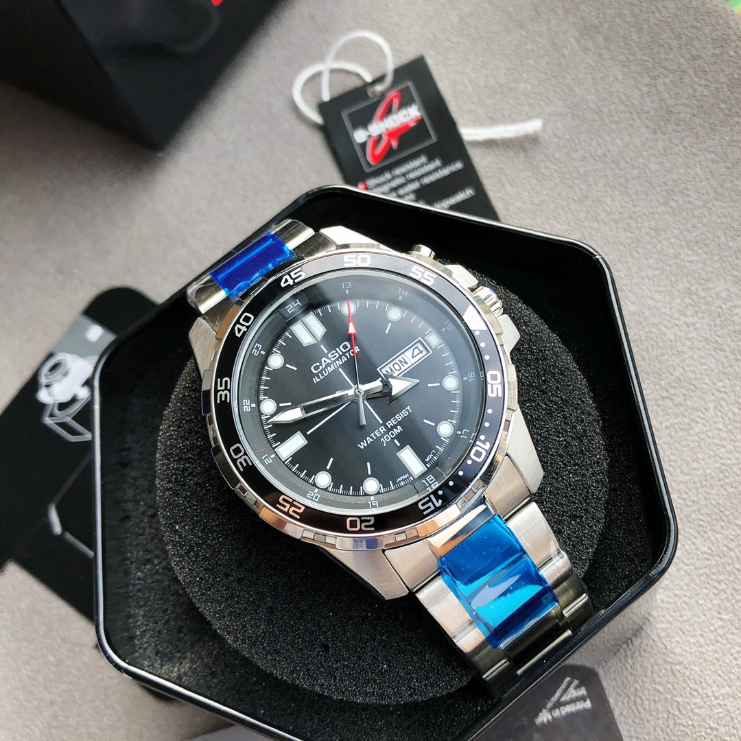 Casio MTD-1079D Black Submariner-Style Sports Watch 44 mm view 2