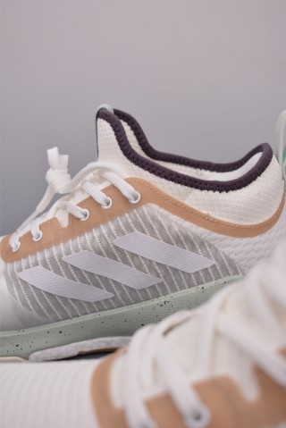 Adidas Crazyflight Mid view 17