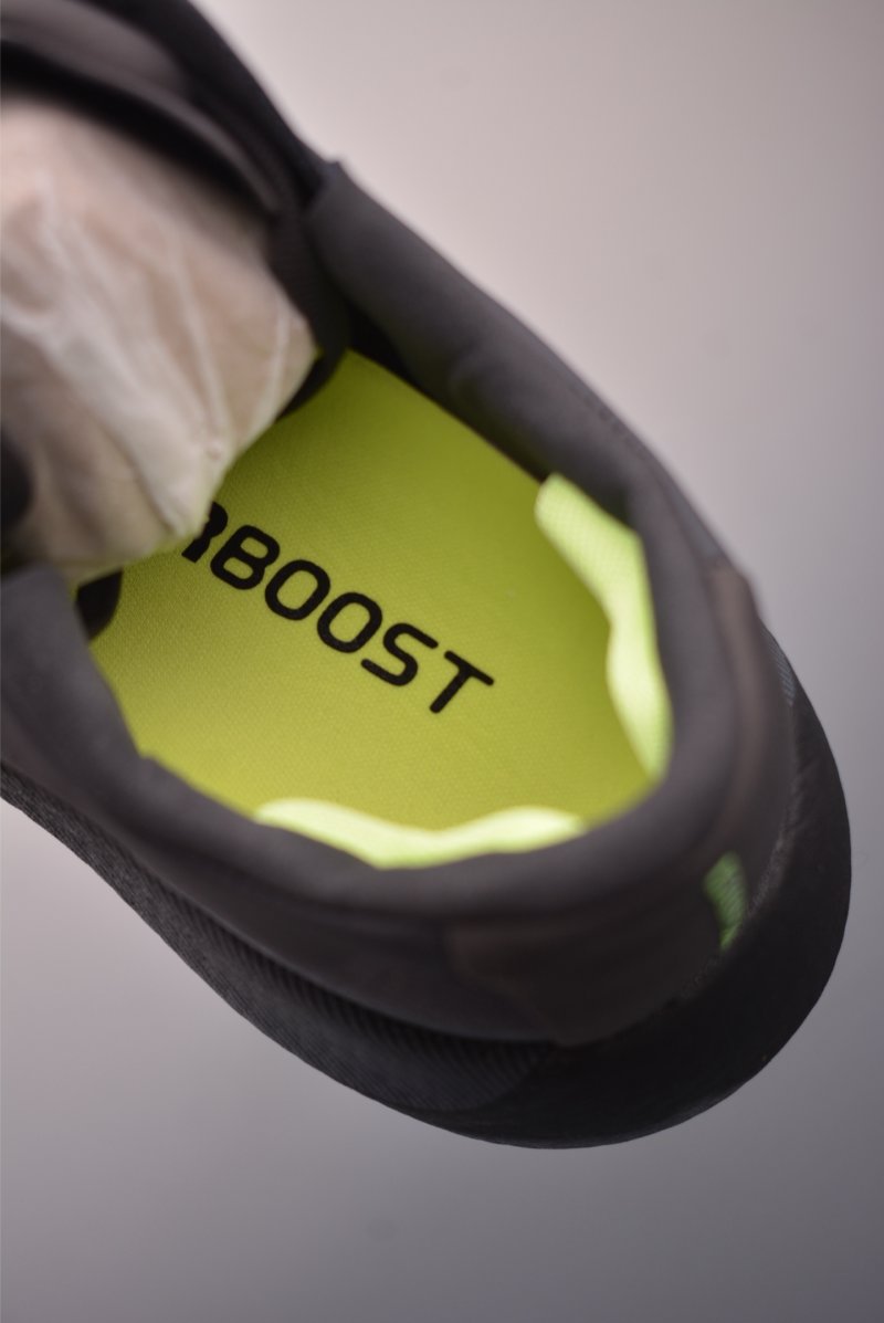 Adidas Hyper Boost Edge view
