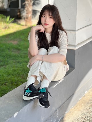 Adidas PureBOOST 22 view 2