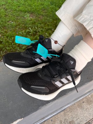 Adidas PureBOOST 22 view 3
