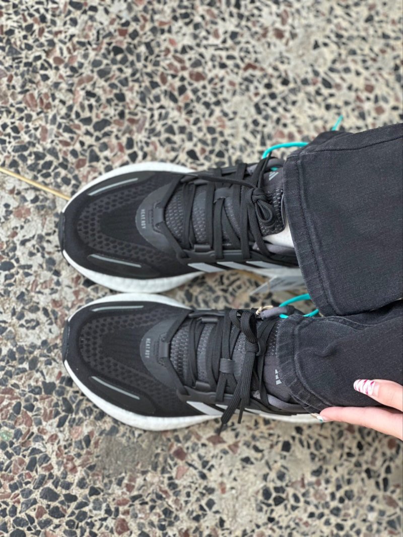 Adidas PureBOOST 22 view