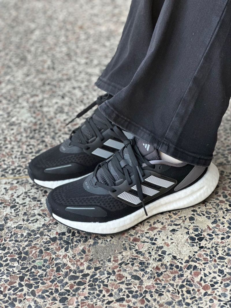Adidas PureBOOST 22 view