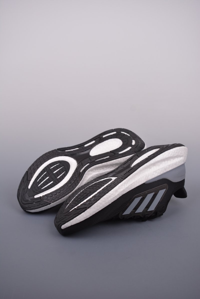 Adidas PureBOOST 22 view