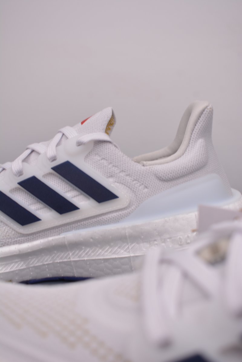 Adidas Ultraboost Light view