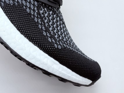 Adidas Ultraboost OG 'Black / Blue' view 1
