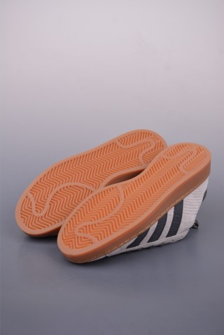 Adidas Campus 00s view 3