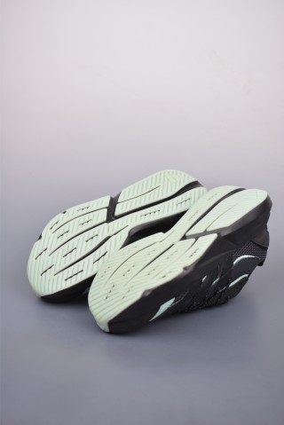 Adidas Lightblaze view 3