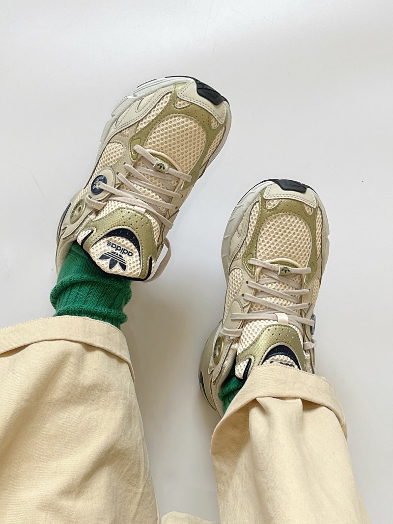 Adidas Originals Astir W view