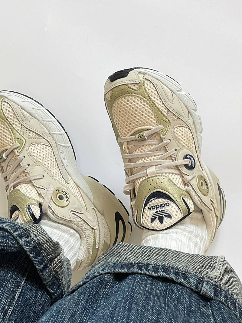 Adidas Originals Astir W view