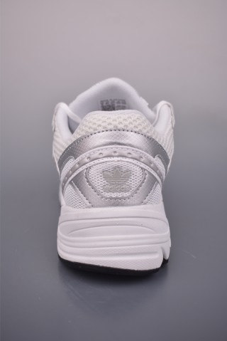Adidas Originals Astir W view 4