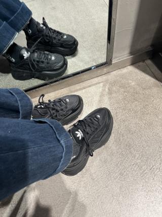 Adidas Ozgaia view 3