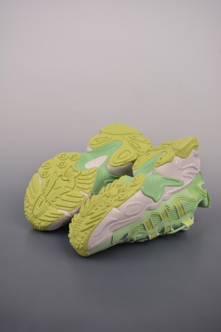 Adidas Ozthemis view 3