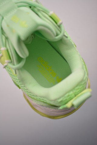 Adidas Ozthemis view 9